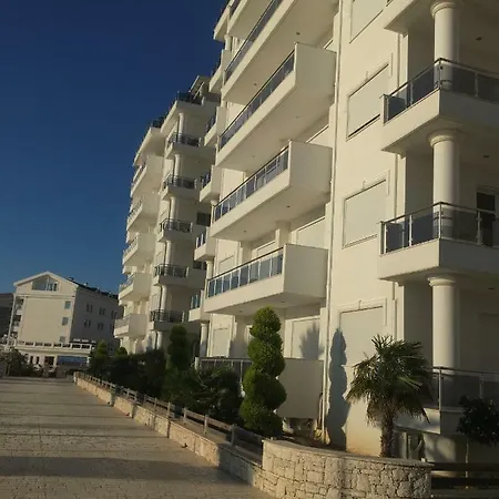 White - Luxury Family Apartment Sarande