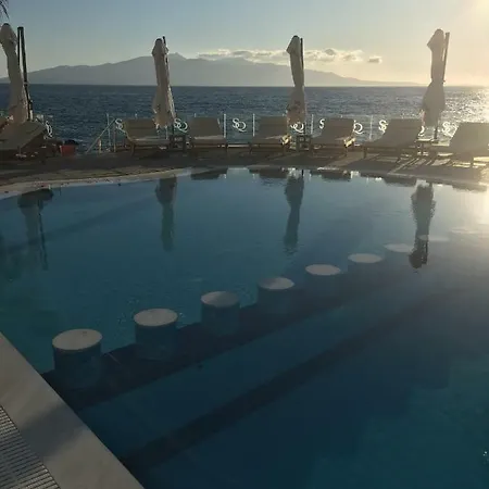 White - Luxury Family Apartment Sarande