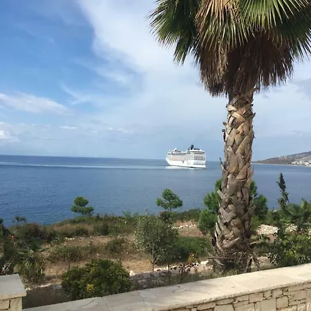 White - Luxury Family Sarande